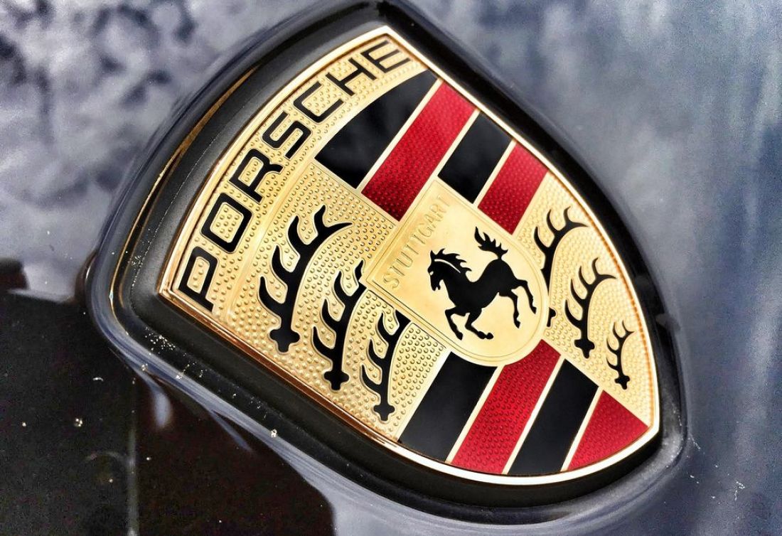 У пензячки в долгах приставы забрали «Porsche»