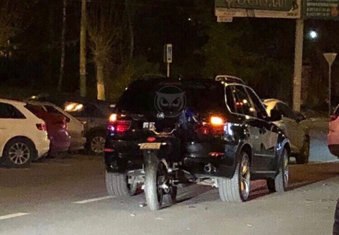 Мотоциклист протаранил немецкий внедорожник на Южной поляне в Пензе