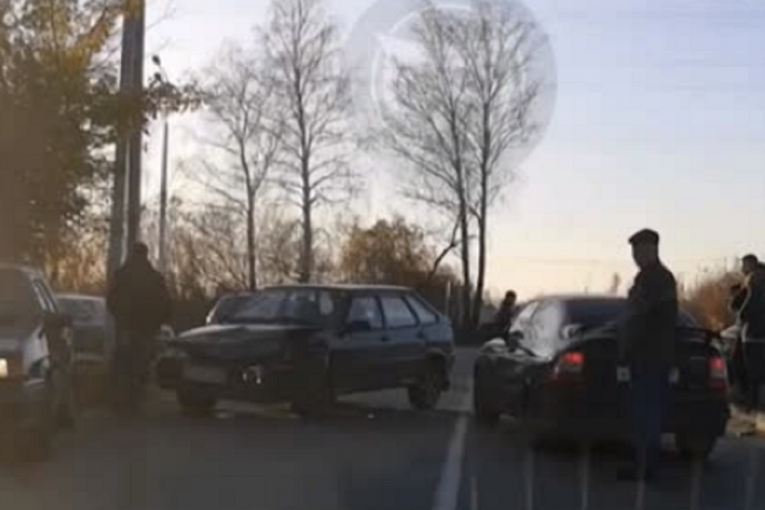 В Пензе два «ВАЗа» не поделили дорогу. Видео