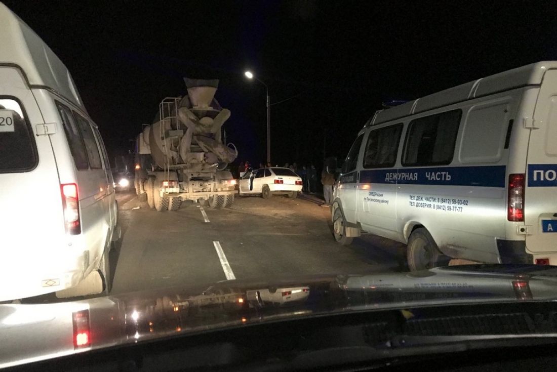 Под Богословкой случилось жесткое ДТП с бетономешалкой: есть пострадавший