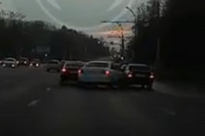 Момент нелепой аварии на проспекте Победы в Пензе попал на видео