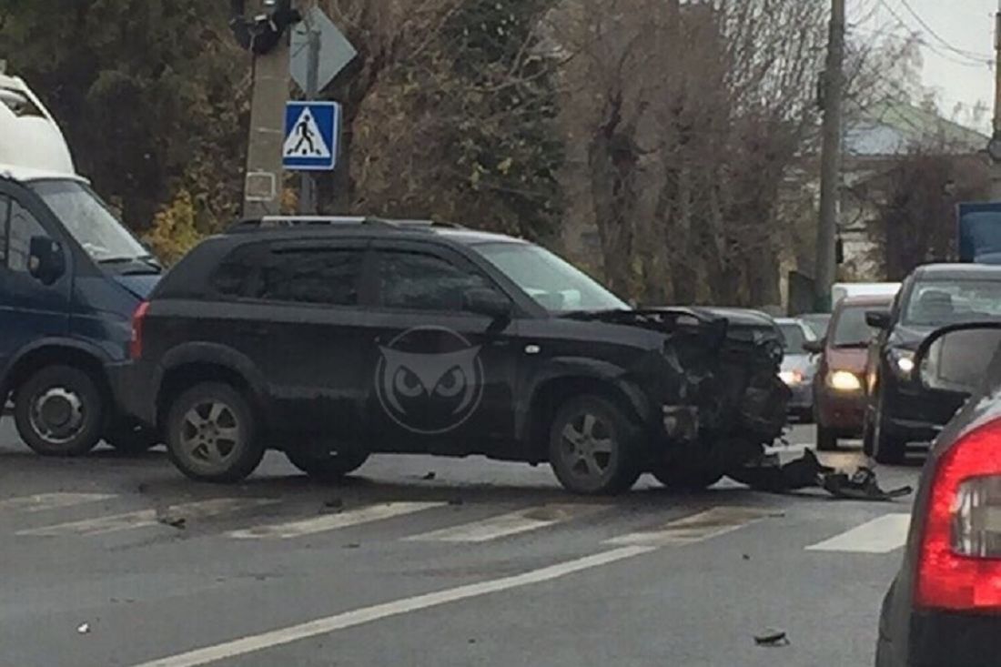 Появились новые фото с места жесткого ДТП на Южной поляне в Пензе