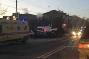 Три человека пострадали в жесткой аварии на Южной поляне в Пензе