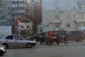 На фото попали последствия жесткого ДТП на проспекте Строителей в Пензе