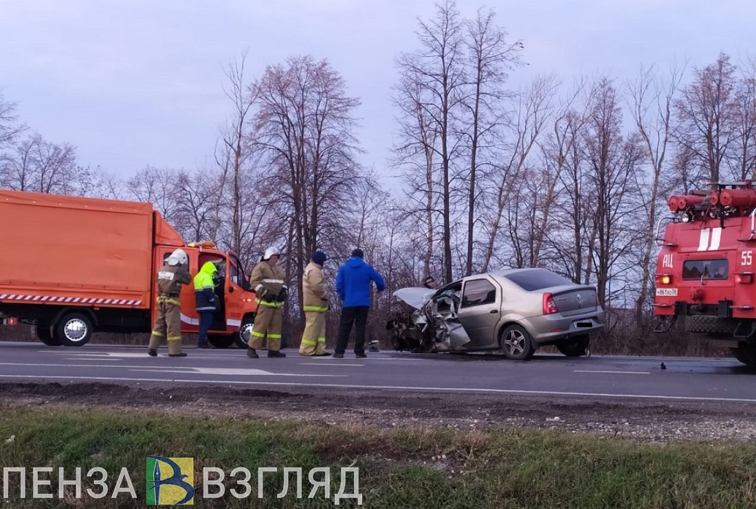 У въезда в село Лермонтово в жутком ДТП искорежило иномарку. Фото