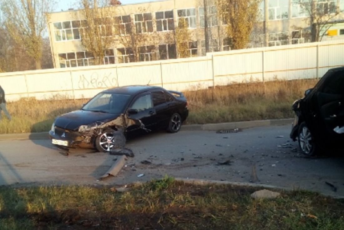 В Пензе жестко столкнулись два легковых автомобиля
