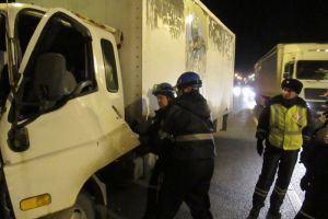 В Пензе в ДТП с грузовиком у водителя иномарки зажало ноги