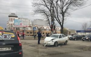 В Пензенской области «Ладу» деформировало после аварии