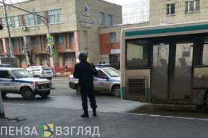 В Заводском районе Пензы экстренные службы оцепили автобус