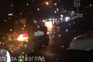 В пензенском микрорайоне Арбеково столкнулись три легковушки. Видео