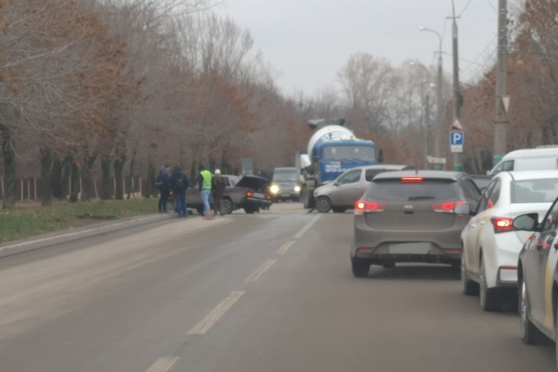 «Замес». В Пензе легковушка вылетела с дороги в результате ДТП
