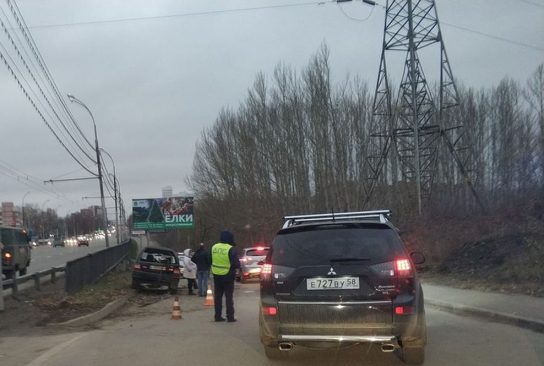 Опубликованы фото с места жуткой аварии на проспекте Победы в Пензе