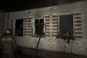 Ночью в Пензенской области из горящего дома спасли мужчину. Фото