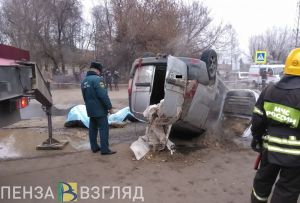 Появились фото с места жуткого происшествия с провалившейся машиной на Севере