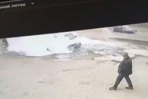 Появилось видео с моментом провала автомобиля на улице Аустрина в Пензе