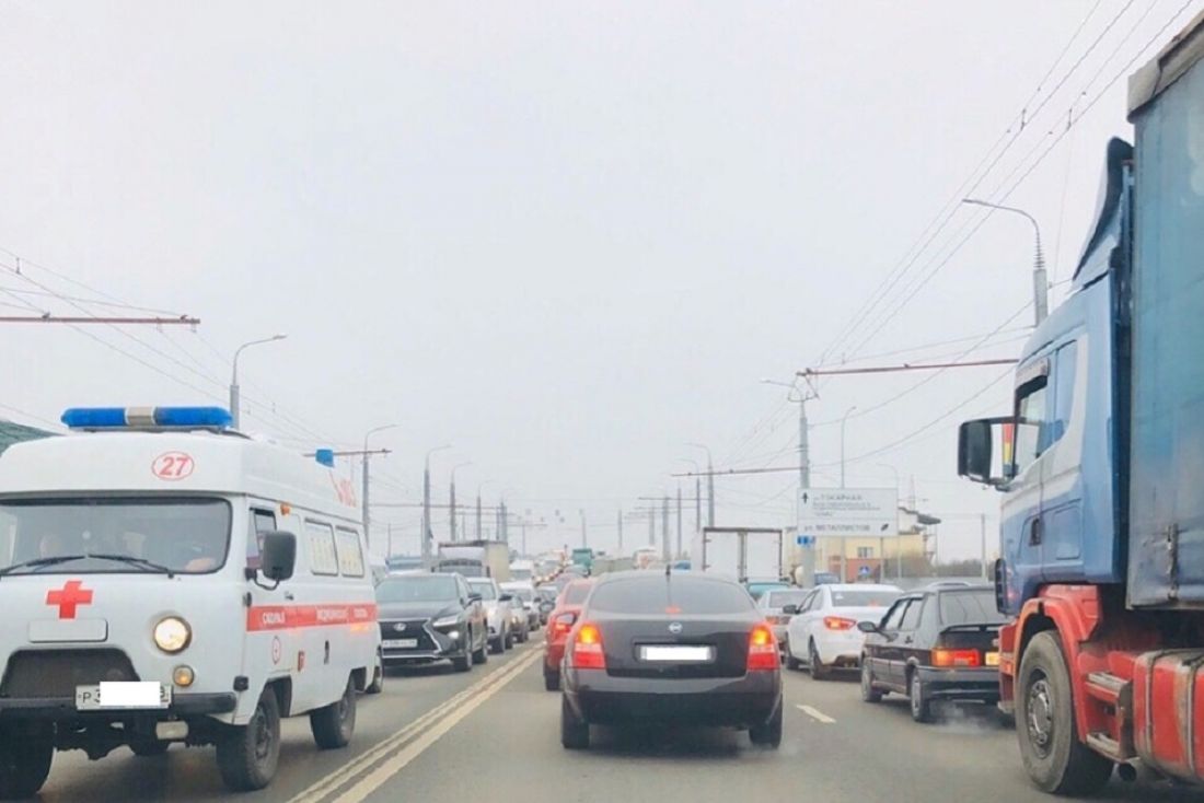 В пензенском микрорайоне Терновка машины замерли в гигантской пробке