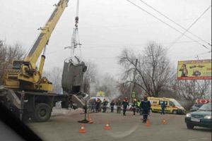 «В яме кипяток». В Пензе скончались водитель и пассажир провалившейся под землю машины