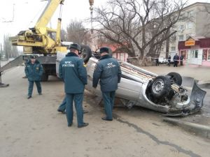По словам жителей Пензы, асфальт на Аустрина обваливается с 90-х годов