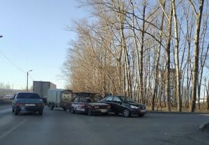 В пензенском микрорайоне Арбеково два авто столкнулись на перекрестке