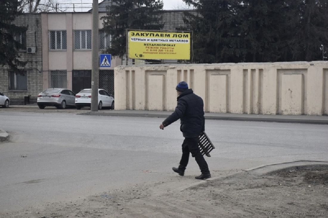 В Пензе воруют крышки люков и ливневые решетки