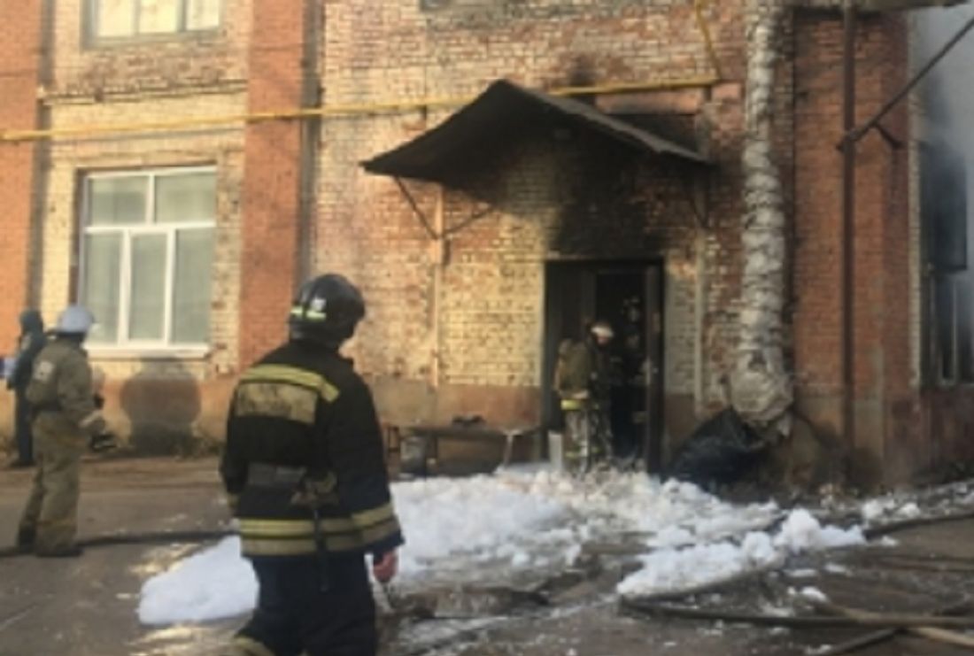 В Кузнецке на предприятии вспыхнул поролон