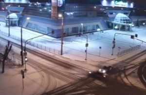Опубликовано видео жесткого столкновения автомобилей в центре Пензы