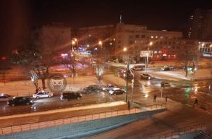 В Пензе вода из прорванной трубы залила улицы Ставского и Пушкина. Фото