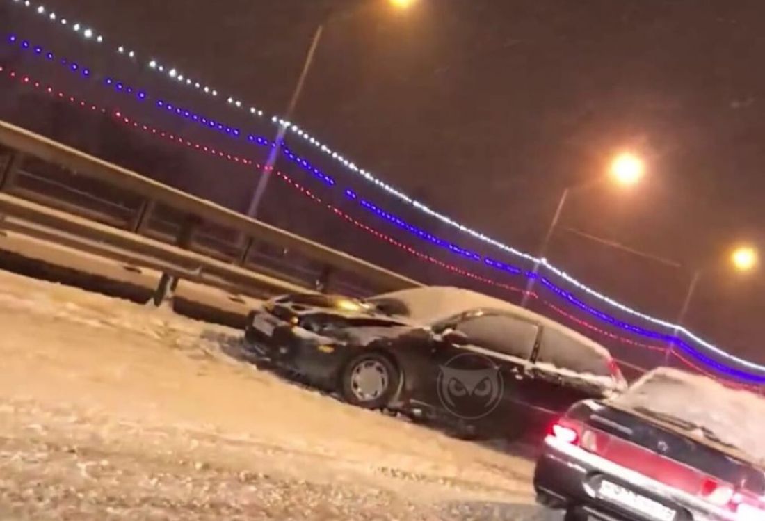 На Арбековском путепроводе в Пензе столкнулись автомобили. Видео