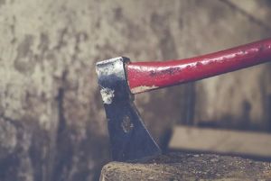 В Сердобском районе двое парней срубили световую опору и украли провода