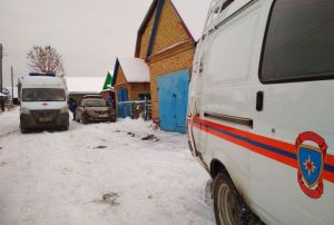 В Пензе спасатели помогли женщине добраться до «скорой»
