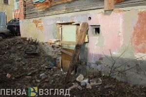 В Пензе балкон дома рухнул вместе с женщиной