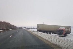 На пензенском участке федеральной трассы фура улетела в кювет