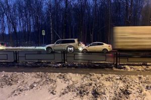 На улице Окружной в Пензе иномарка врезалась в джип