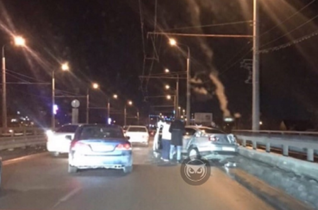 В полночь на Терновском мосту в Пензе несколько машин устроили жесткое ДТП