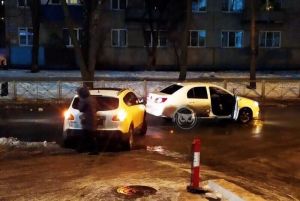 На улице Рахманинова в Пензе столкнулись автомобили