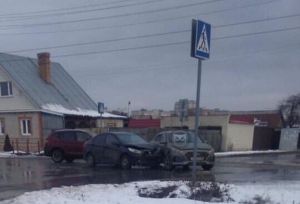 На Луговой улице Пензы в аварию попали два автомобиля