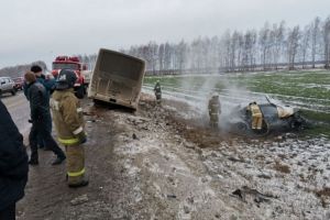 Появились фото с места смертельного ДТП с иномаркой и автобусом в Пензенской области