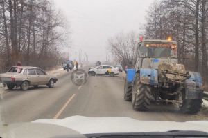 Легковушки разбросало по дороге после жесткого ДТП под Пензой