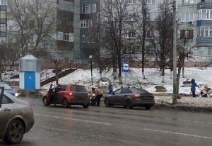 «Вовремя затормозил». В Пензе водитель едва не сбил женщину