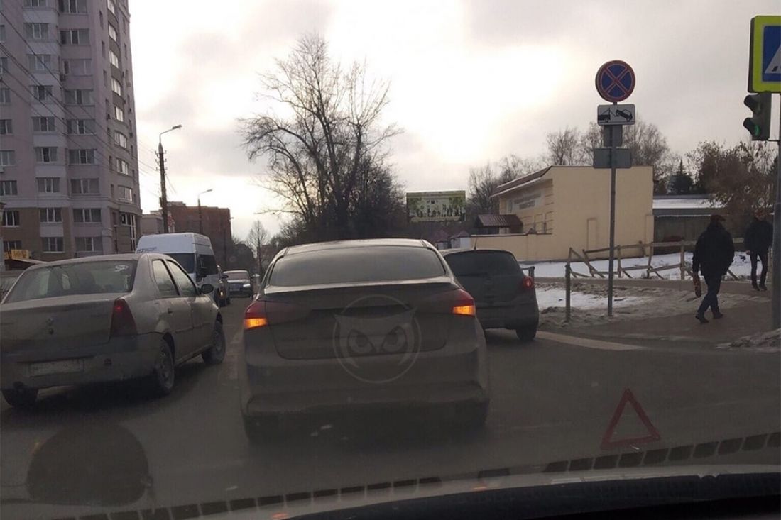 «Стоят в две полосы». Из-за ДТП в Пензе образовался затор