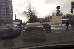 «Стоят в две полосы». Из-за ДТП в Пензе образовался затор