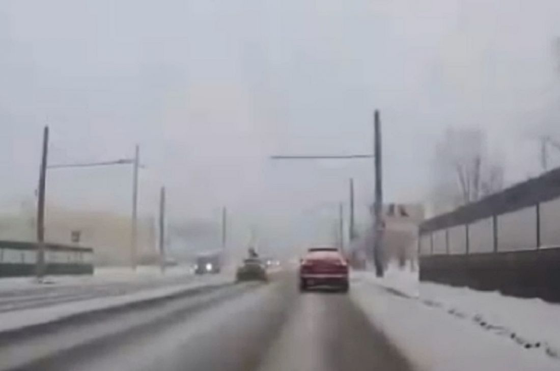 На видео попал момент ДТП с пешеходом в пензенском микрорайоне Терновка