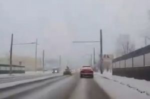 На видео попал момент ДТП с пешеходом в пензенском микрорайоне Терновка
