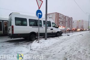 Появилось видео с места ДТП с междугородней маршруткой в Пензе