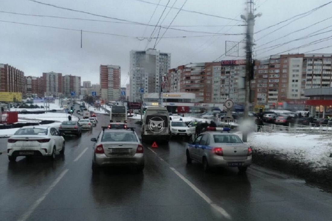 Что сейчас происходит в пензе. Что сейчас происходит в пензе. Авария в пензе сегодня на карпинского. Что сейчас происходит в пензе. Авария в пензе в центре на перекрёстке.