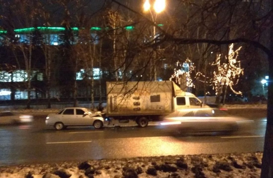 В пензенском районе Арбеково легковушка заехала под грузовик