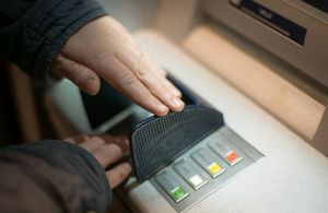 Пенсионерка из пензенского райцентра похитила деньги из банкомата