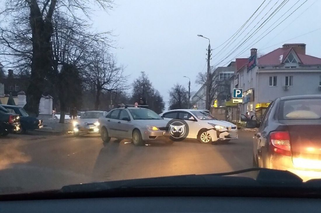 ДТП «заморозило» движение на улице Красной в Пензе