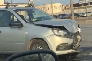 Работают «скорая» и ГИБДД. Появилось видео с места жесткой аварии в Пензе