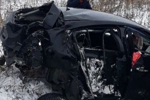 «Выбросило из салона». Появилось видео с места страшной аварии в Пензенской области